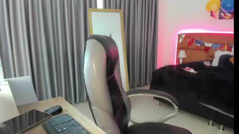 catti_brie_ online show from July 2026 11:49:02 AM