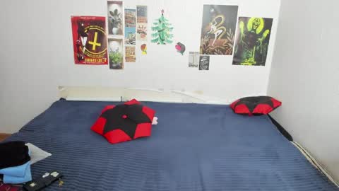 cattie_w_ online show from April 2026 07:45:01 AM