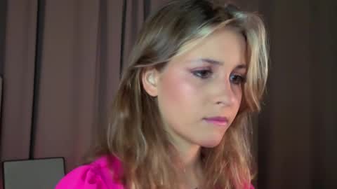 Lina  online show from April 2026 07:11:02 PM