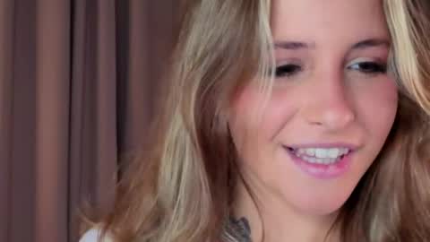 Lina  online show from April 2026 07:58:02 PM