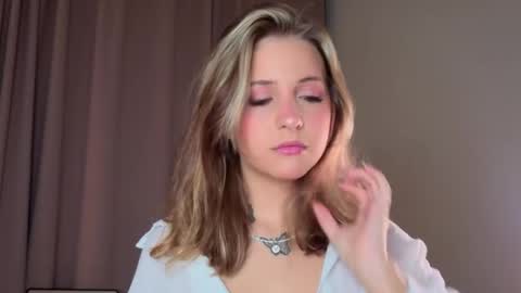 Lina  online show from April 2026 07:25:02 PM