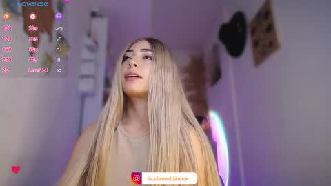 Snapshot of channel_blonde_a chatting on December 2025 06:26:01 PM channel_blonde_a online show from December 2025 06:26:01 PM