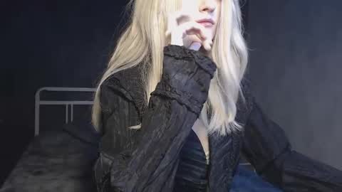 Snapshot of charlie_crystal chatting on February 2026 01:56:02 AM Charlie online show from February 2026 01:56:02 AM
