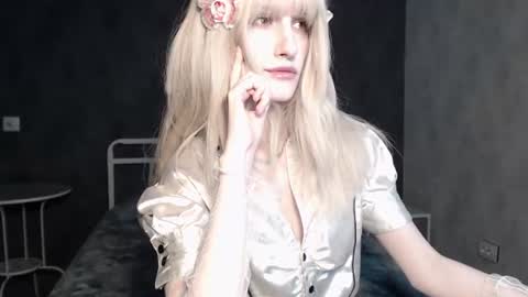 Snapshot of charlie_crystal chatting on June 2026 04:13:02 AM Charlie online show from June 2026 04:13:02 AM