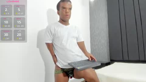 Snapshot of charlie_walkerr chatting on June 2026 12:25:01 PM charlie_walkerr online show from June 2026 12:25:01 PM