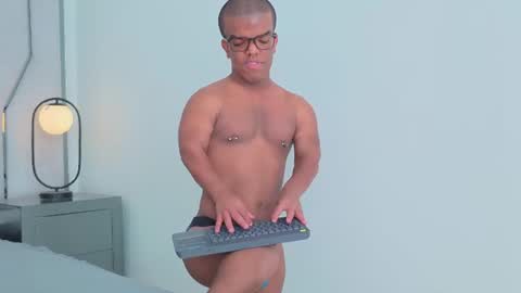 Snapshot of charlie_walkerr chatting on June 2026 07:17:01 PM charlie_walkerr online show from June 2026 07:17:01 PM