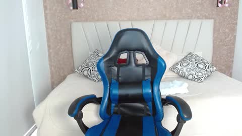 Charlotte  online show from November 2025 05:56:02 PM