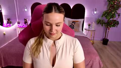 charlotteatwood online show from June 2026 04:04:02 PM