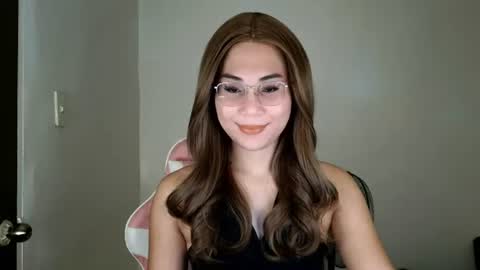 Snapshot of chelly4u69 chatting on June 2026 11:43:01 PM chelly4u69 online show from June 2026 11:43:01 PM