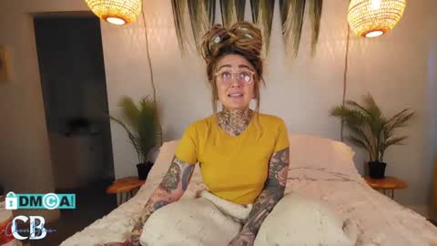 Snapshot of cheviblue chatting on January 2025 04:02:01 PM Chevi Blue online show from January 2025 04:02:01 PM