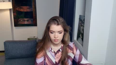 Snapshot of chia_silver chatting on April 2026 07:20:02 AM Mia online show from April 2026 07:20:02 AM