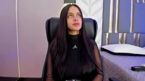 Snapshot of chloeharper_ chatting on June 2026 12:18:01 PM Chloe Harper online show from June 2026 12:18:01 PM