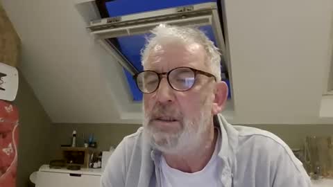 chris1404 online show from November 2025 05:04:02 PM