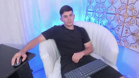 Snapshot of chris_diamond23 chatting on March 2026 02:11:02 PM Chris Diamond23 online show from March 2026 02:11:02 PM