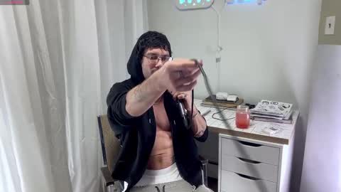 Content creator  artist online show from November 2025 01:33:02 AM