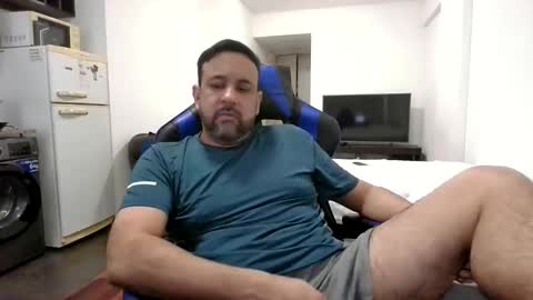 Snapshot of chupamelabi chatting on April 2026 08:28:02 PM Guillote online show from April 2026 08:28:02 PM