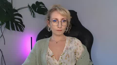 Snapshot of cinderellamoon chatting on June 2026 05:54:02 AM Cinderella online show from June 2026 05:54:02 AM