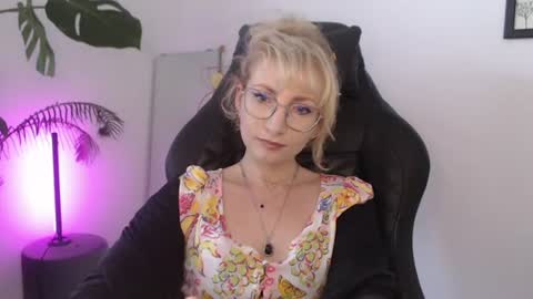 Snapshot of cinderellamoon chatting on July 2026 05:46:02 AM Cinderella online show from July 2026 05:46:02 AM