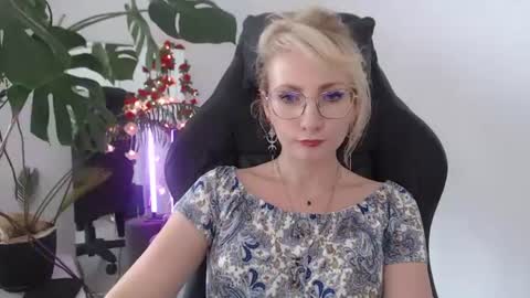 Snapshot of cinderellamoon chatting on July 2026 12:29:01 PM Cinderella online show from July 2026 12:29:01 PM