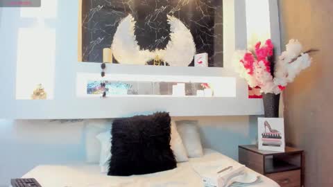 Cinthya  online show from September 2025 12:10:01 PM