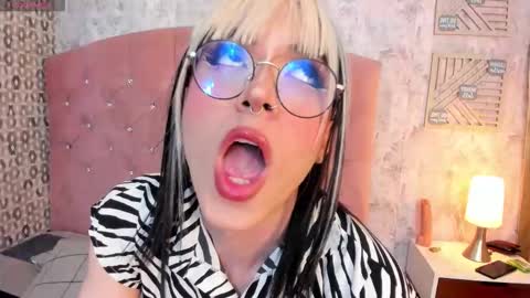 Snapshot of cleo_nilee chatting on November 2025 04:01:02 AM cleo online show from November 2025 04:01:02 AM