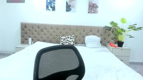 Cloe online show from April 2026 03:45:01 AM