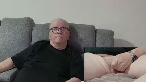 Snapshot of cockneymack51 chatting on October 2025 03:35:02 PM Charlie. online show from October 2025 03:35:02 PM