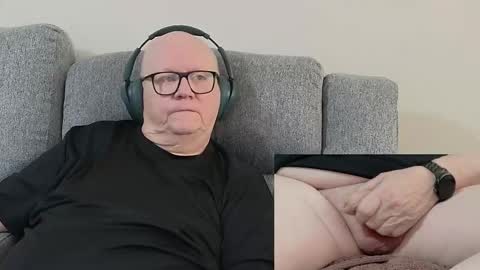 Snapshot of cockneymack51 chatting on November 2025 11:54:01 AM Charlie. online show from November 2025 11:54:01 AM