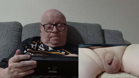 Snapshot of cockneymack51 chatting on February 2026 01:12:01 AM Charlie. online show from February 2026 01:12:01 AM