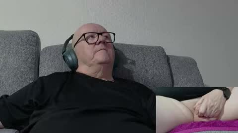 Snapshot of cockneymack51 chatting on March 2026 02:27:02 AM Charlie. online show from March 2026 02:27:02 AM