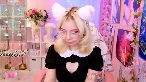 Mia online show from March 2025 11:03:02 PM