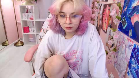 Mia online show from October 2025 01:53:02 PM