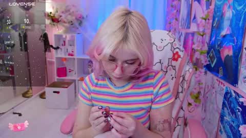 Mia online show from October 2025 05:34:02 PM