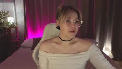 Collen Mon Tue Wed Thu Fri GMT 3 0300am - 0900am  online show from April 2026 04:59:02 PM