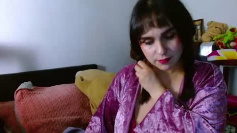 Snapshot of collette_beaufoy chatting on June 2026 05:37:01 AM Collette online show from June 2026 05:37:01 AM