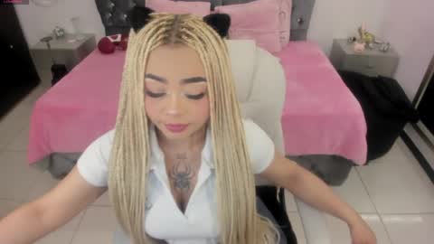 Snapshot of conny_curly chatting on May 2026 01:07:02 PM Conny online show from May 2026 01:07:02 PM