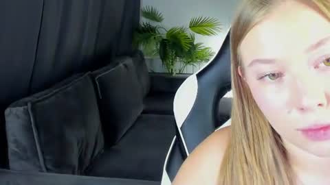 Snapshot of coral1ne_clark chatting on July 2026 01:42:01 AM Coral1ne Clark online show from July 2026 01:42:01 AM