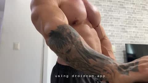 couplemuscle40 online show from December 2025 04:36:01 PM