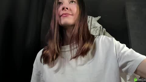 Snapshot of courtney_luv chatting on December 2025 12:33:02 PM Im Courtney Nice to meet youFollow meInstagram courtneyluv778 online show from December 2025 12:33:02 PM