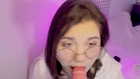 Snapshot of cozypeony chatting on April 2026 06:25:01 AM Cozy online show from April 2026 06:25:01 AM