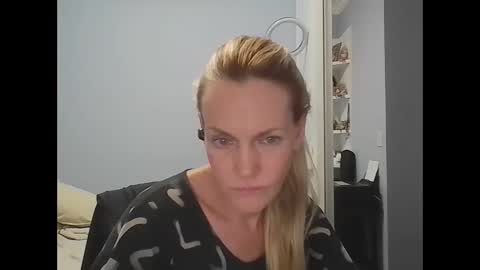 Anny online show from April 2026 12:10:01 AM