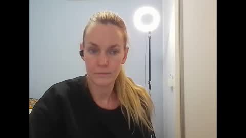 Snapshot of crazyanny chatting on June 2026 10:52:02 PM Anny online show from June 2026 10:52:02 PM