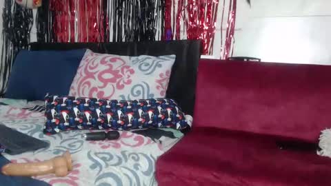 Snapshot of creazylove42 chatting on December 2024 09:33:02 AM Frank and Nathy online show from December 2024 09:33:02 AM