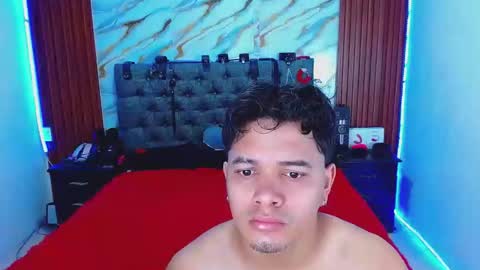 CRISANDMERY online show from March 2026 06:36:01 AM