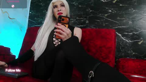 crislingery_doll online show from April 2026 01:00:02 PM