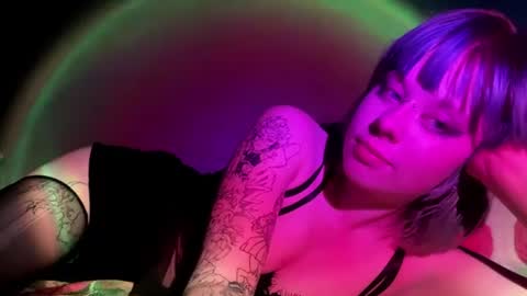 cristyynyy online show from August 2026 09:57:01 PM