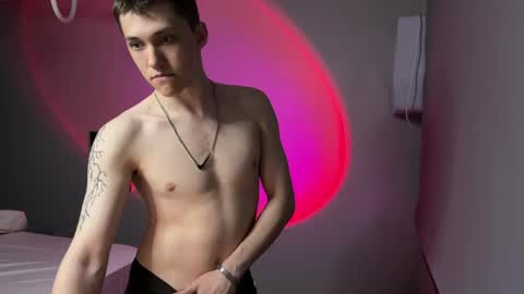 cronck52 online show from April 2026 07:17:02 PM