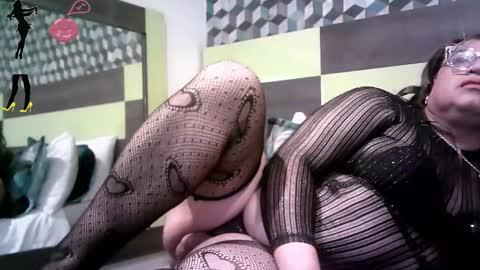 Linda Cross online show from November 2025 11:04:02 PM