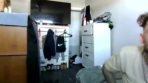 cruz815 online show from April 2026 08:42:02 PM