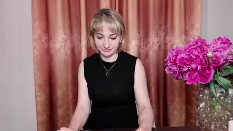 Snapshot of crystalfever_ chatting on June 2026 07:53:01 PM Mary online show from June 2026 07:53:01 PM